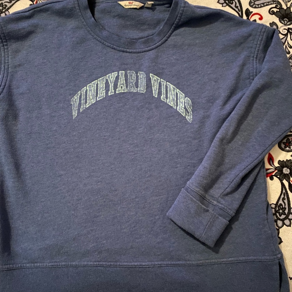 Womens vineyard vines crewneck with logo